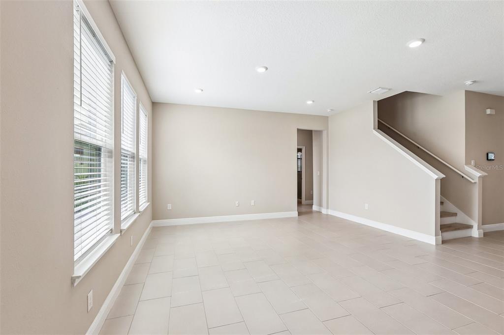 327 Mangrove Manor Drive Apollo Beach, FL 33572 - Photo 9 of 30