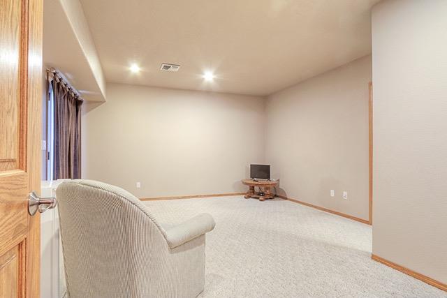 6643 Donaldson Road Grants Pass, OR 97526 - Photo 24 of 35 Second master suite downstairs