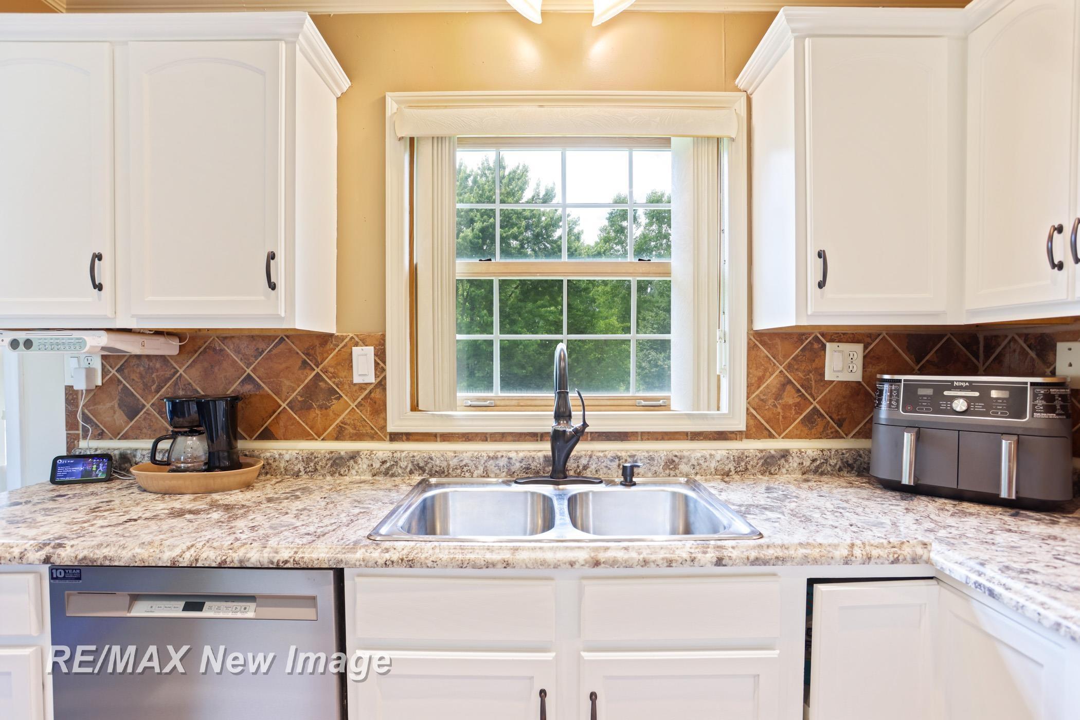 3535 Hermansau Road Saginaw, MI 48603 - Photo 14 of 44 50179860-e195918e-6999-4489-9087-e86947367ee8.JPG