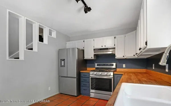 $1,225,000 | 512 South Millward Street, Unit 512, Jackson, WY 83001