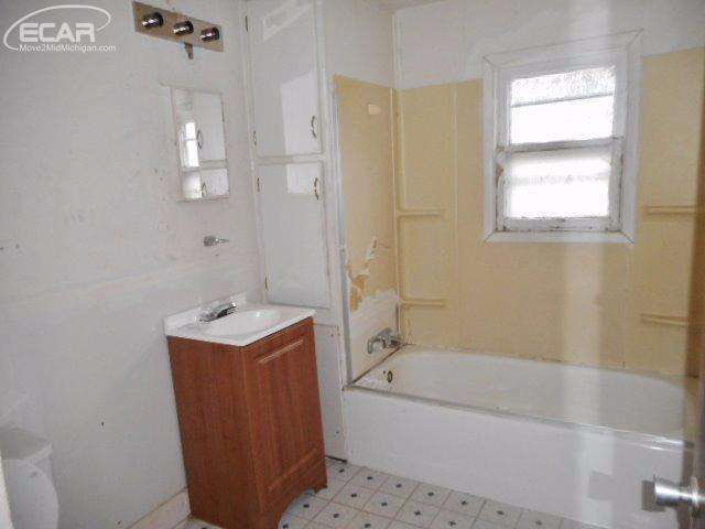 2502 Branch Road Flint, MI 48506 - Photo 11 of 18 21245453-10.JPG