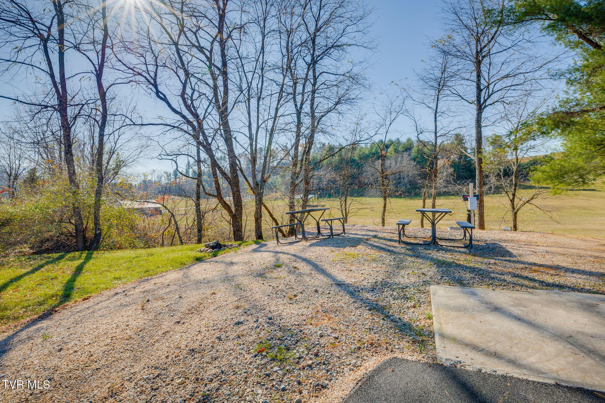 177 Hospital Road Mountain City, TN 37683 - Photo 6 of 19 004