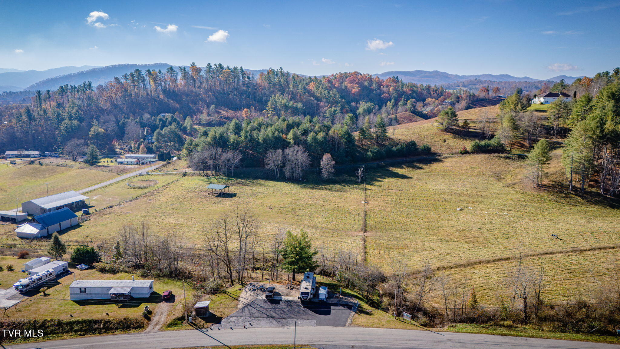 177 Hospital Road Mountain City, TN 37683 - Photo 8 of 19 102