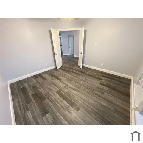 a black and white photo of a room