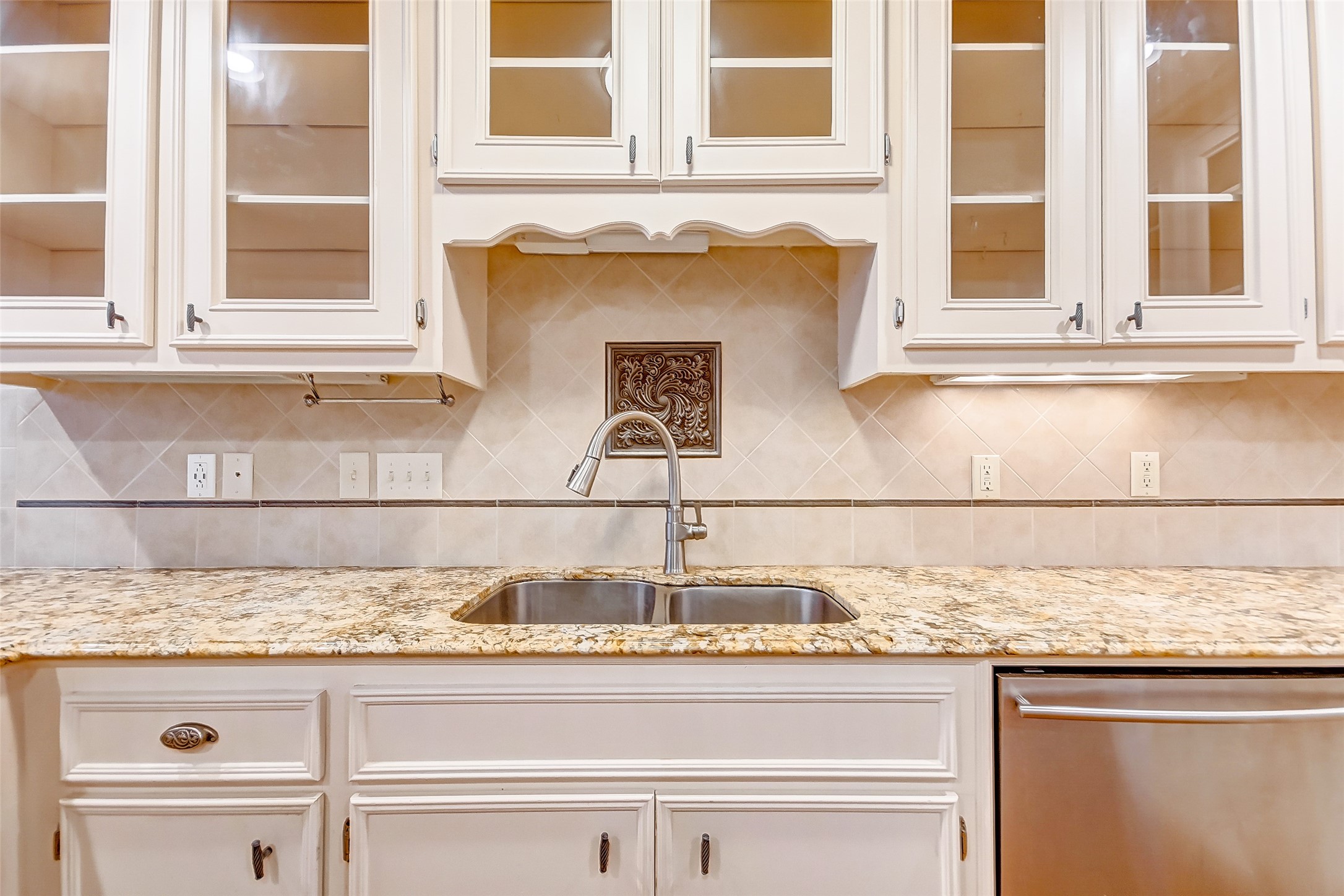 201 Vanderpool Lane, Unit 94 Houston, TX 77024 - Photo 11 of 30