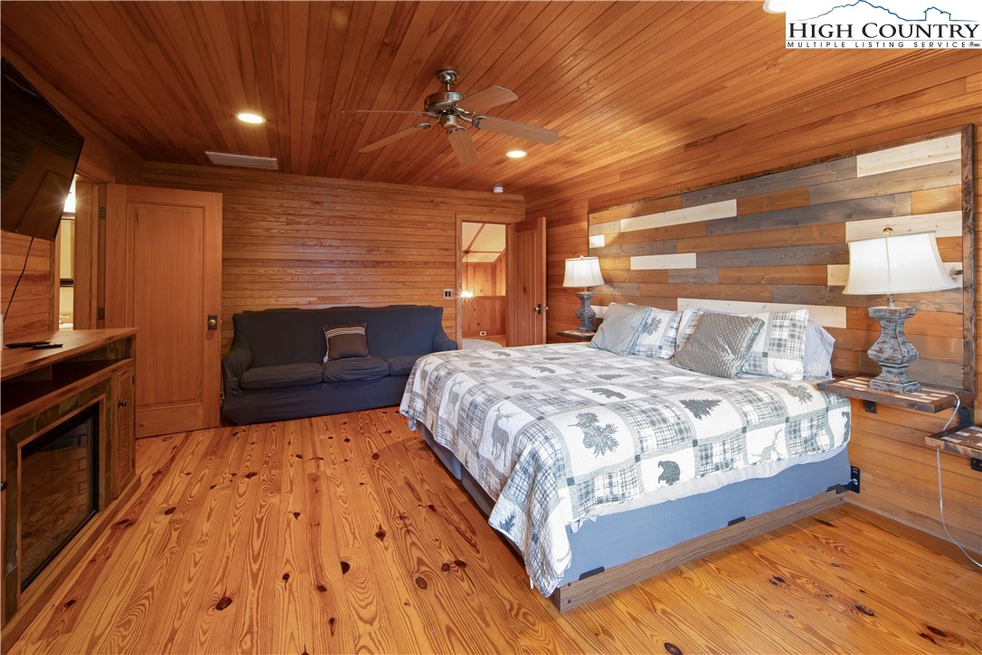 442 Aldridge Road Banner Elk, NC 28604 - Photo 25 of 50 a spacious bedroom with a bed and wooden floor