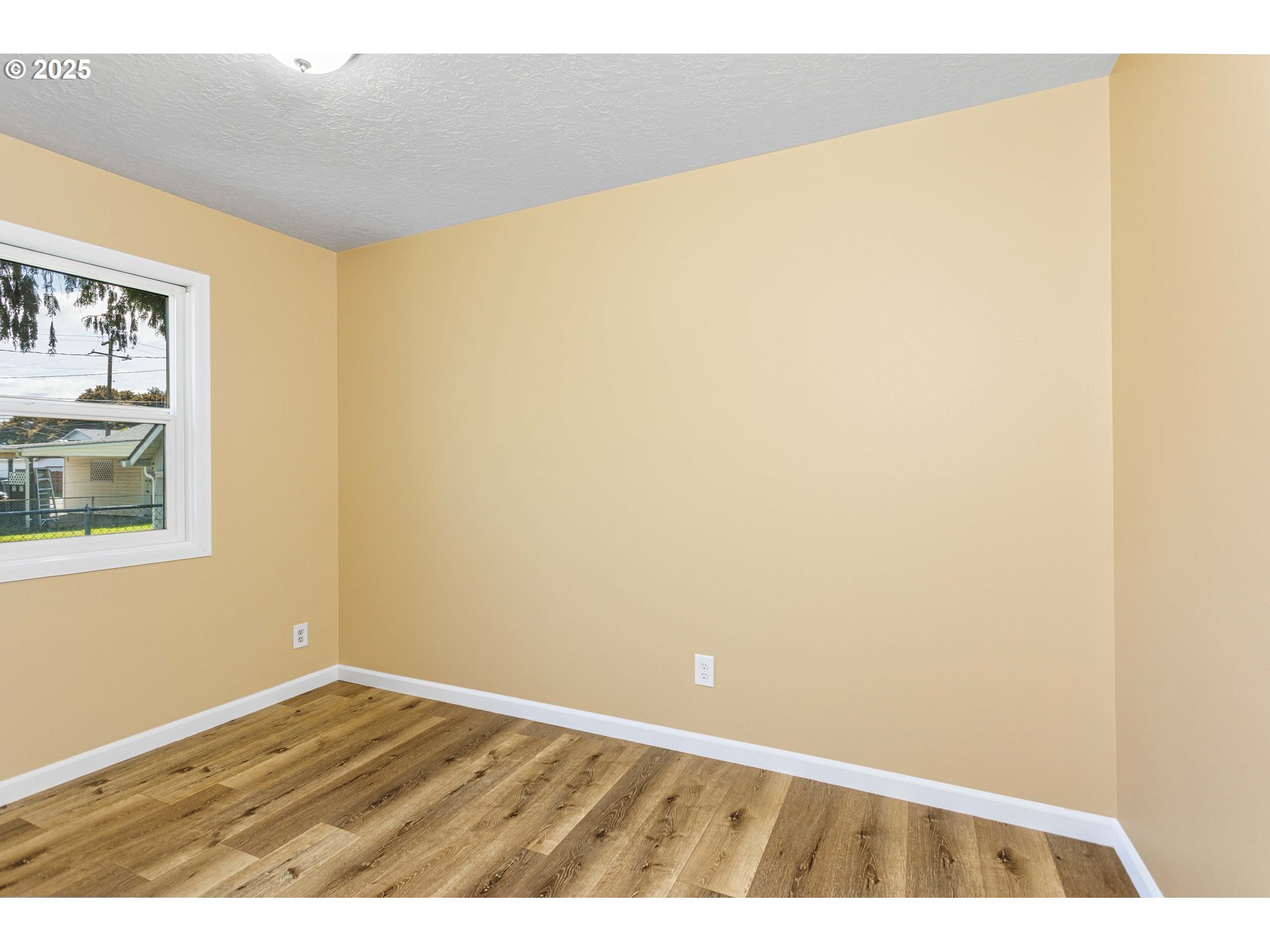 1617 7th Avenue Longview, WA 98632 - Photo 11 of 23 a view of an empty room