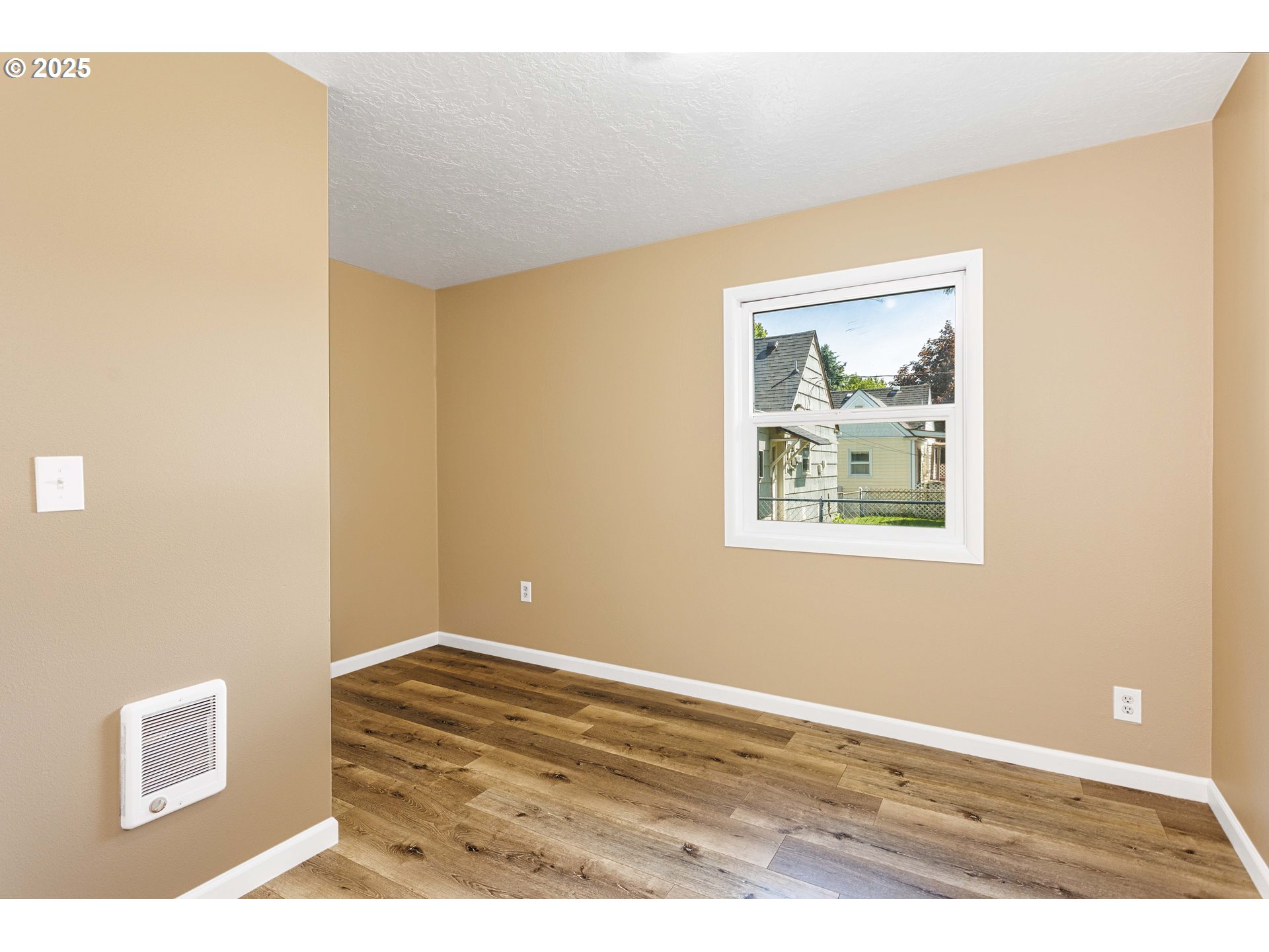 1617 7th Avenue Longview, WA 98632 - Photo 12 of 23 a view of an empty room
