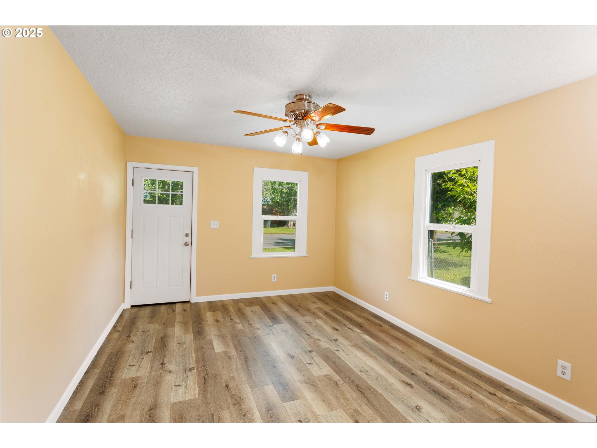 1617 7th Avenue Longview, WA 98632 - Photo 3 of 23 a view of an empty room with a window