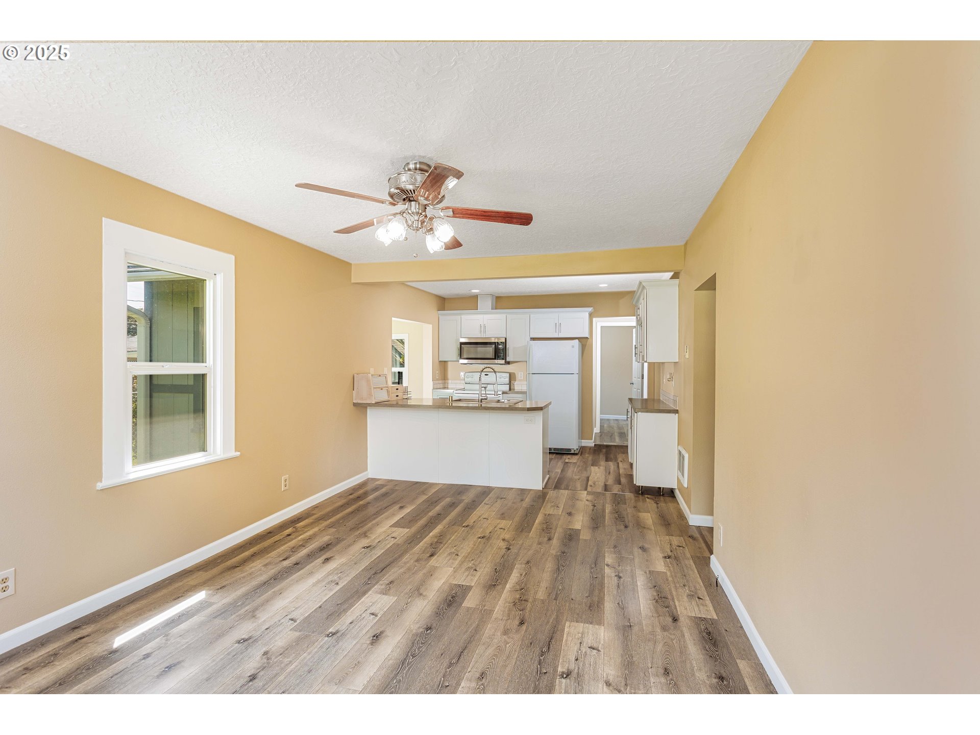1617 7th Avenue Longview, WA 98632 - Photo 4 of 23 a view of an empty room with a window