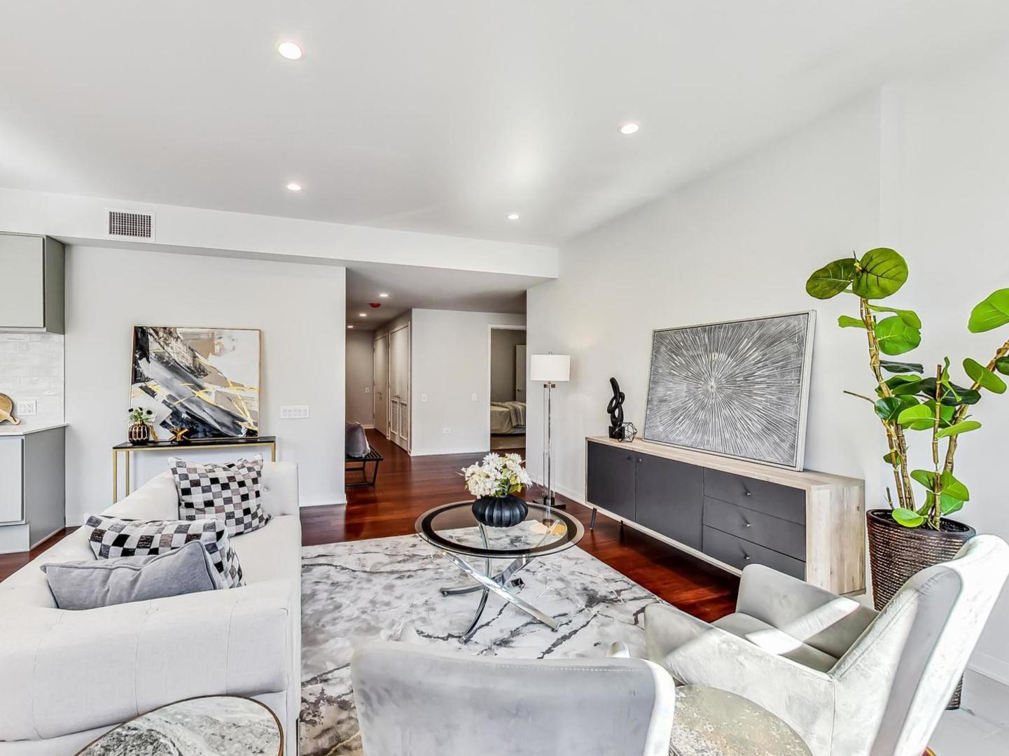 5691 North Ridge Avenue, Unit 201 Chicago, IL 60660 - Photo 13 of 31 a living room with furniture and a potted plant