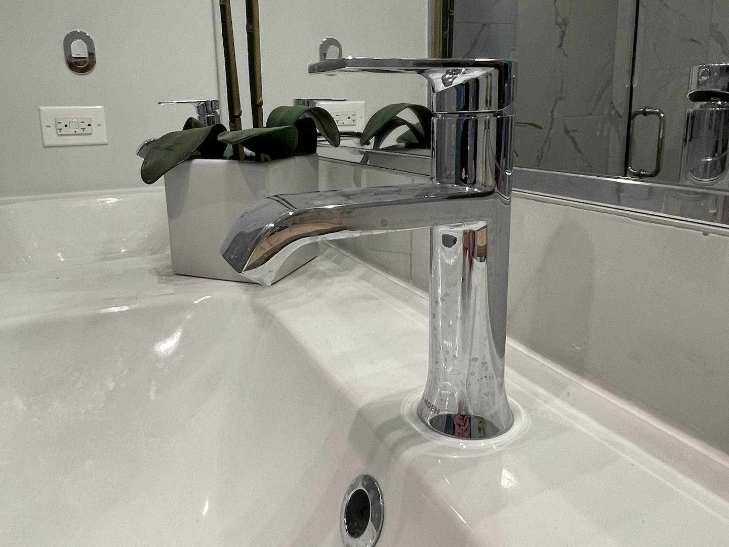 5691 North Ridge Avenue, Unit 201 Chicago, IL 60660 - Photo 18 of 31 a close view of sink