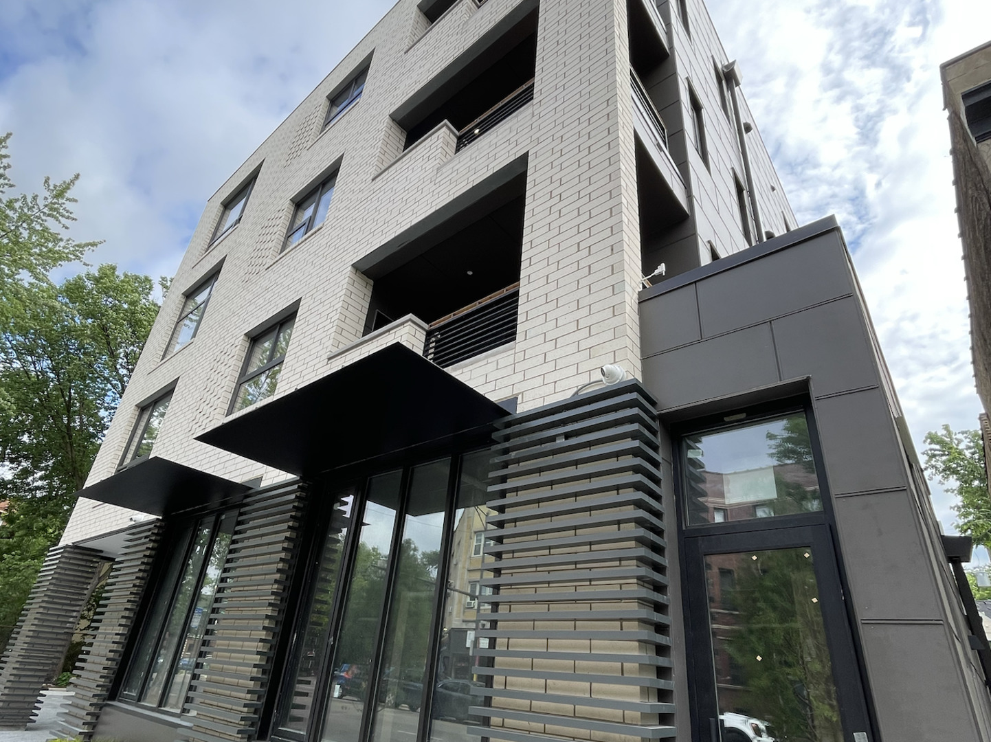 5691 North Ridge Avenue, Unit 201 Chicago, IL 60660 - Photo 2 of 31 a view of balcony