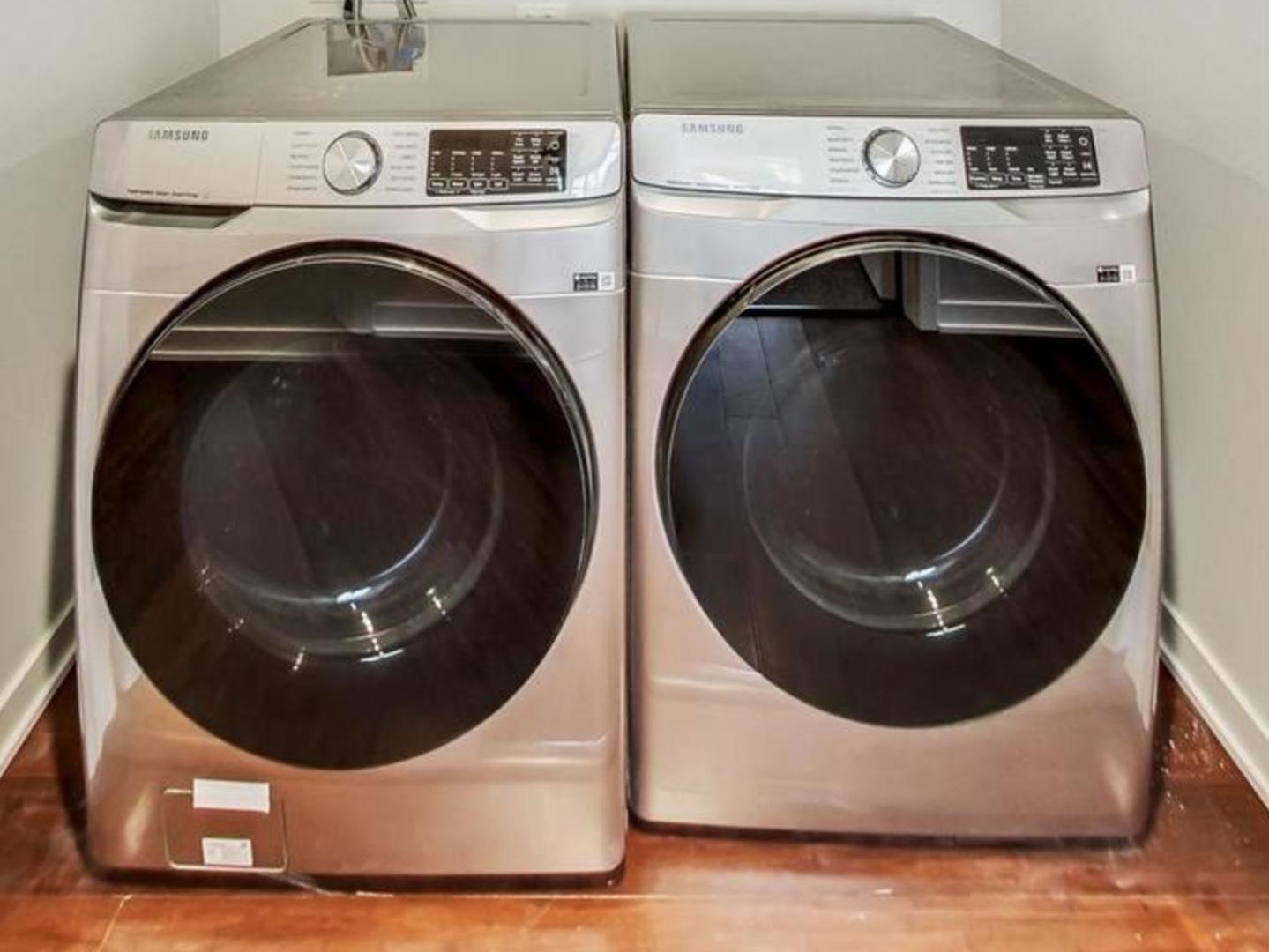 5691 North Ridge Avenue, Unit 201 Chicago, IL 60660 - Photo 26 of 31 a view of washer and dryer
