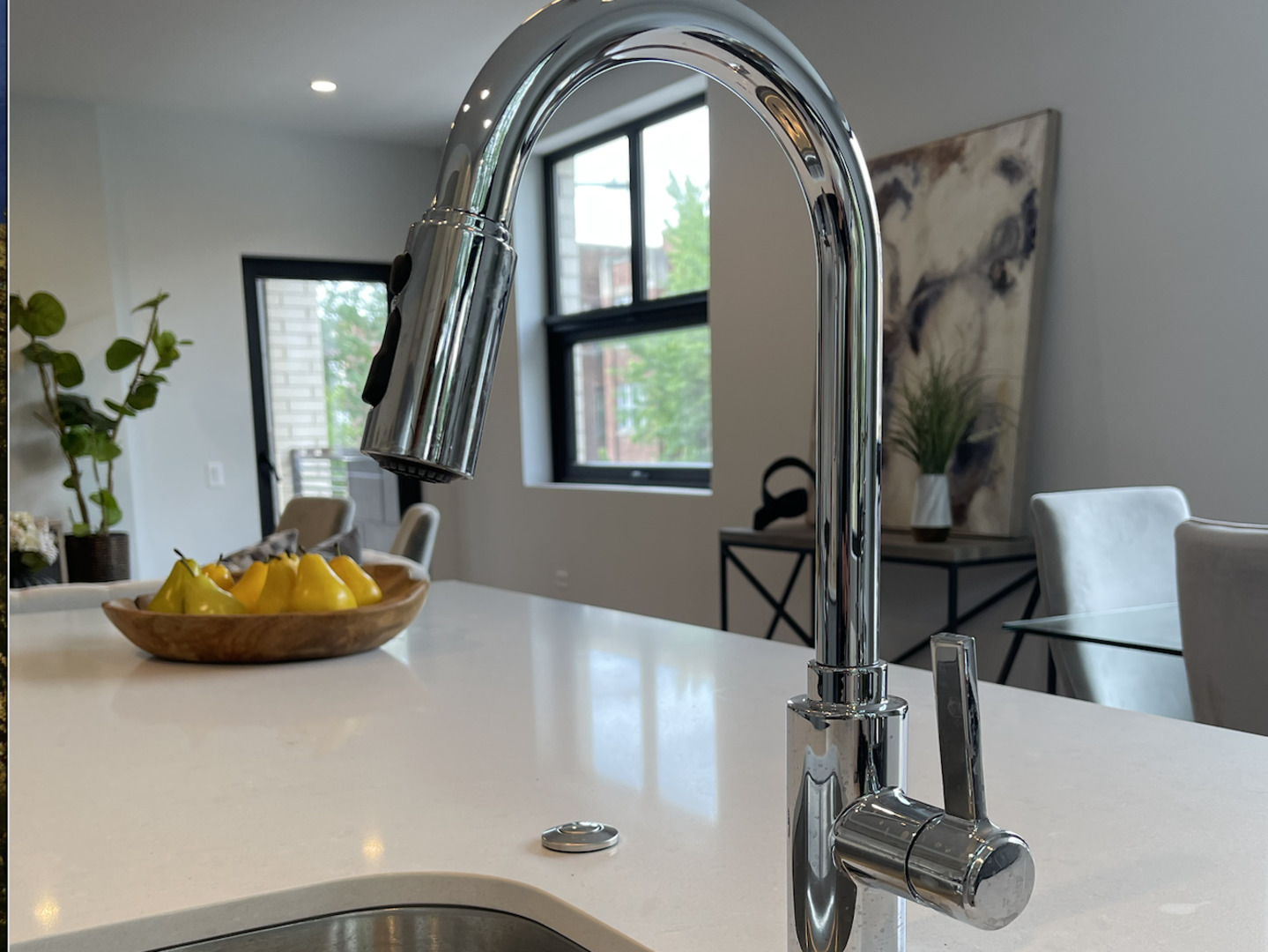 5691 North Ridge Avenue, Unit 201 Chicago, IL 60660 - Photo 6 of 31 a view of a livingroom with furniture and window
