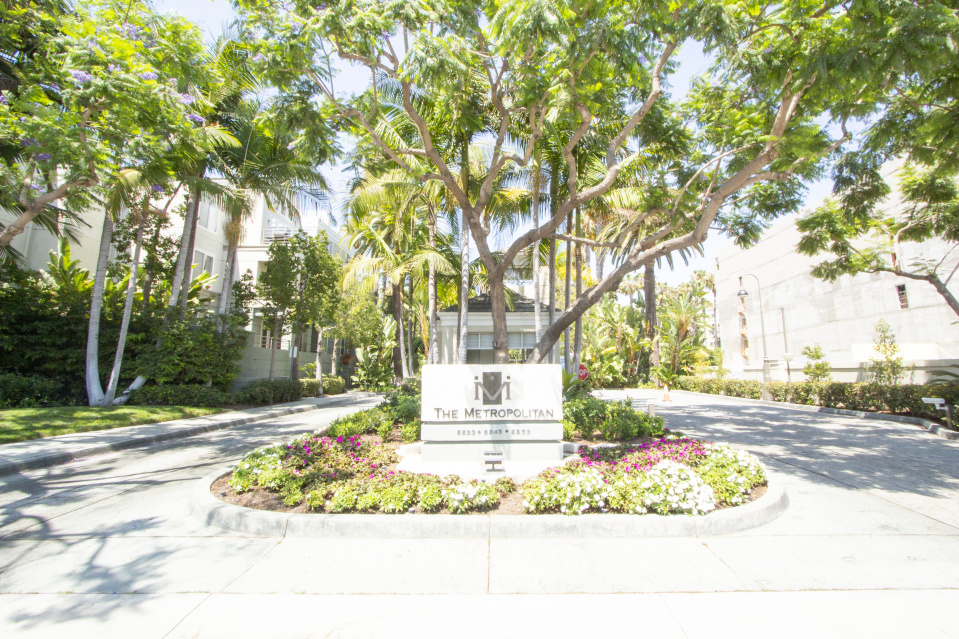 Metropolitan HOA 2233 Martin, Irvine, CA 92612 - Photo 2 of 3