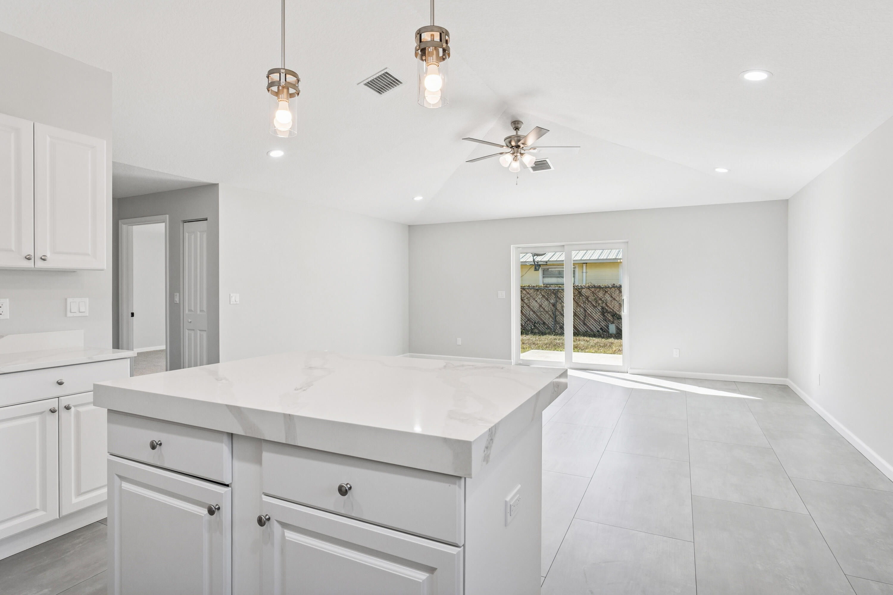 5232 Southeast 55th Terrace Stuart, FL 34997 - Photo 8 of 29 4JS00698