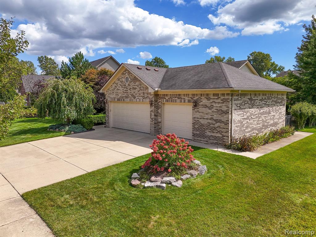 30769 Lower Ridge Drive New Boston, MI 48164 - Photo 32 of 37 Gallery Image 32