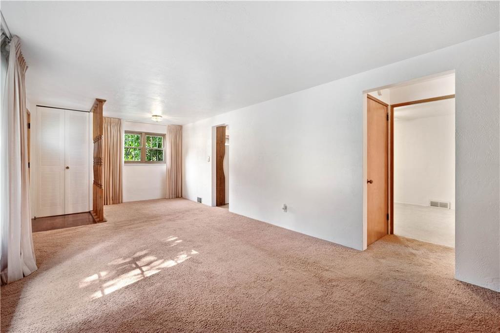 106 Fenway Road Pittsburgh, PA 15209 - Photo 9 of 25 an empty room with windows and closet