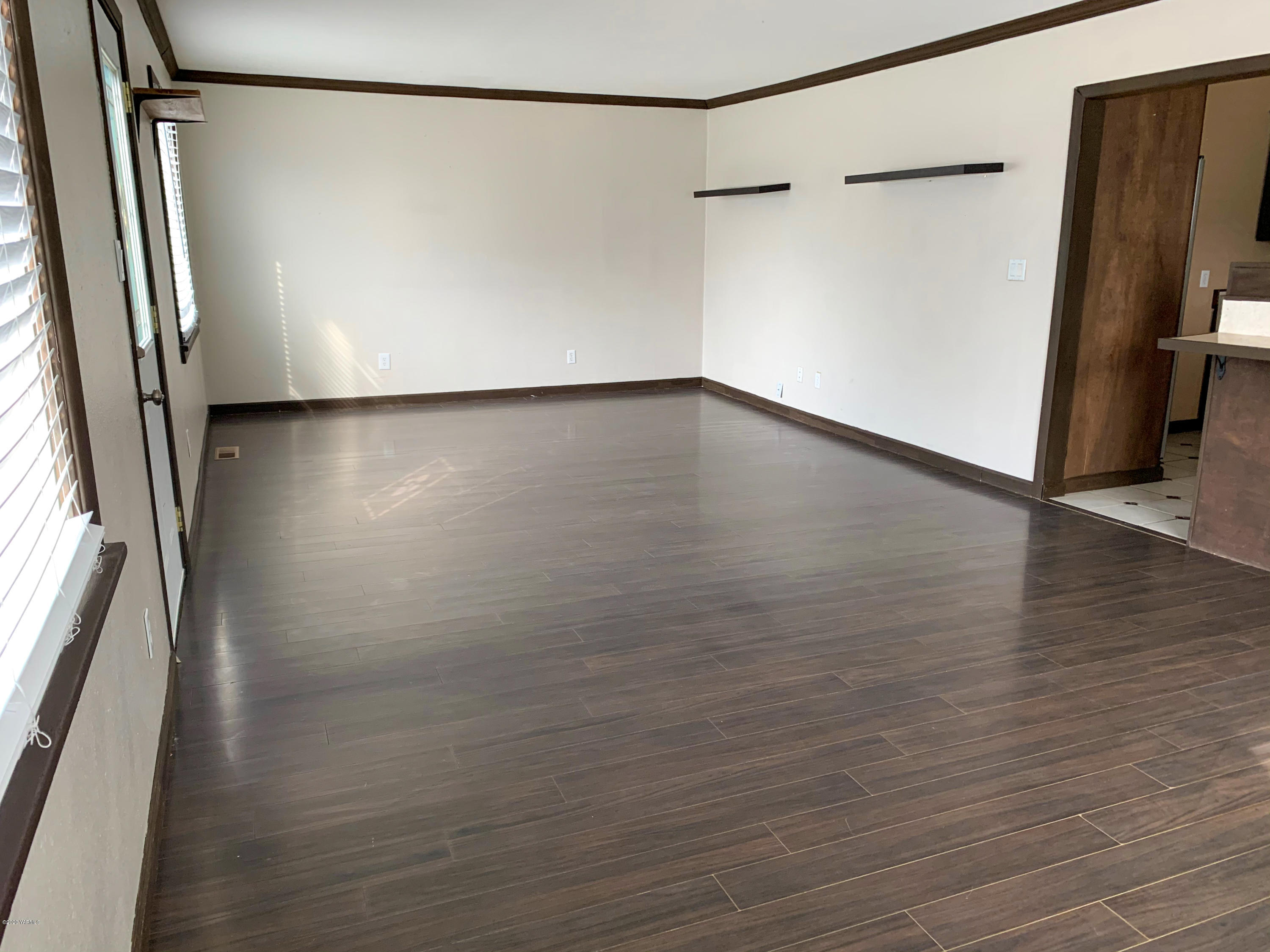 803 Speyers Road Selah, WA 98942 - Photo 11 of 38 a view of a room with wooden floor and a window