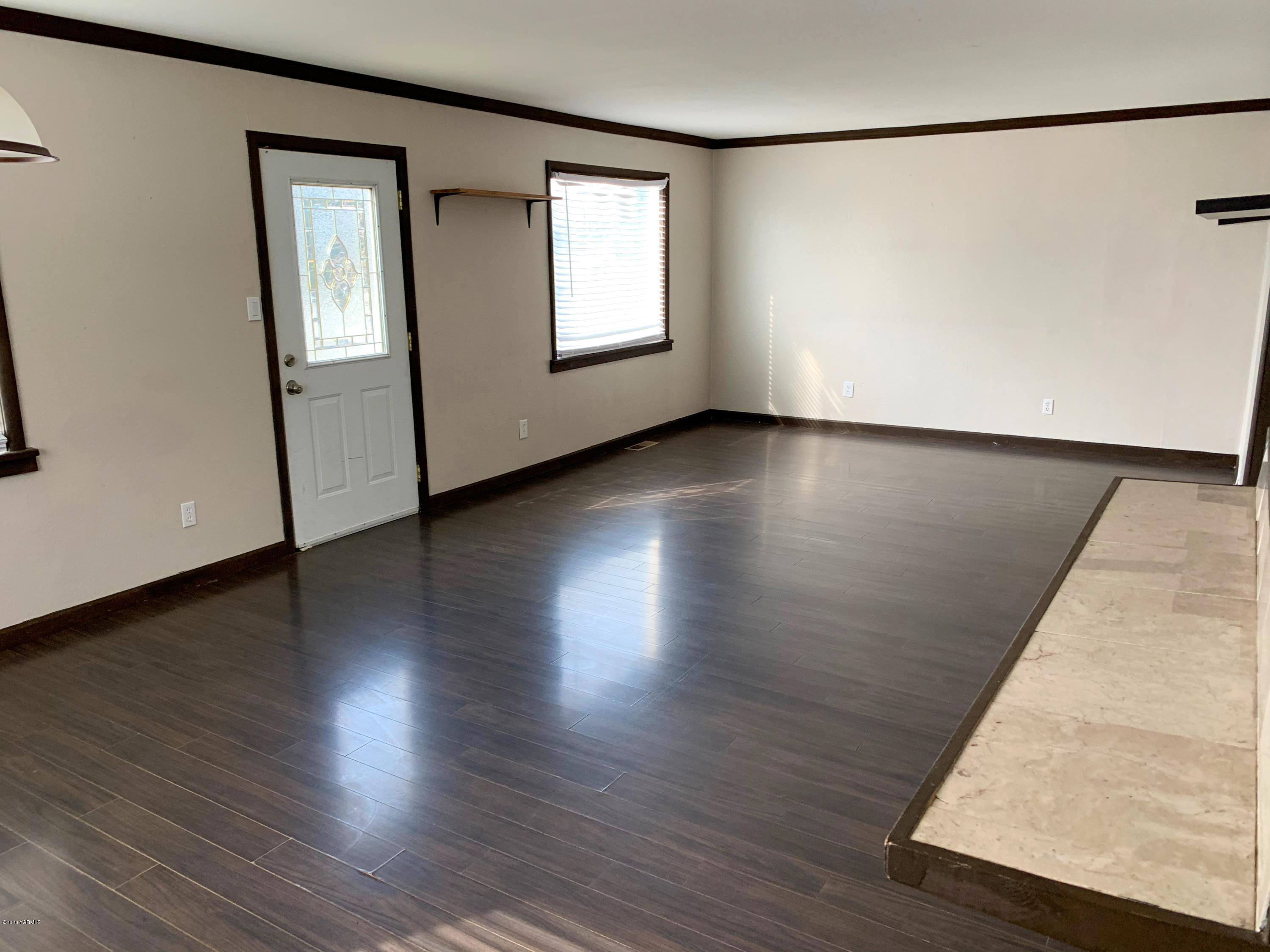 803 Speyers Road Selah, WA 98942 - Photo 13 of 38 an empty room with wooden floor and windows