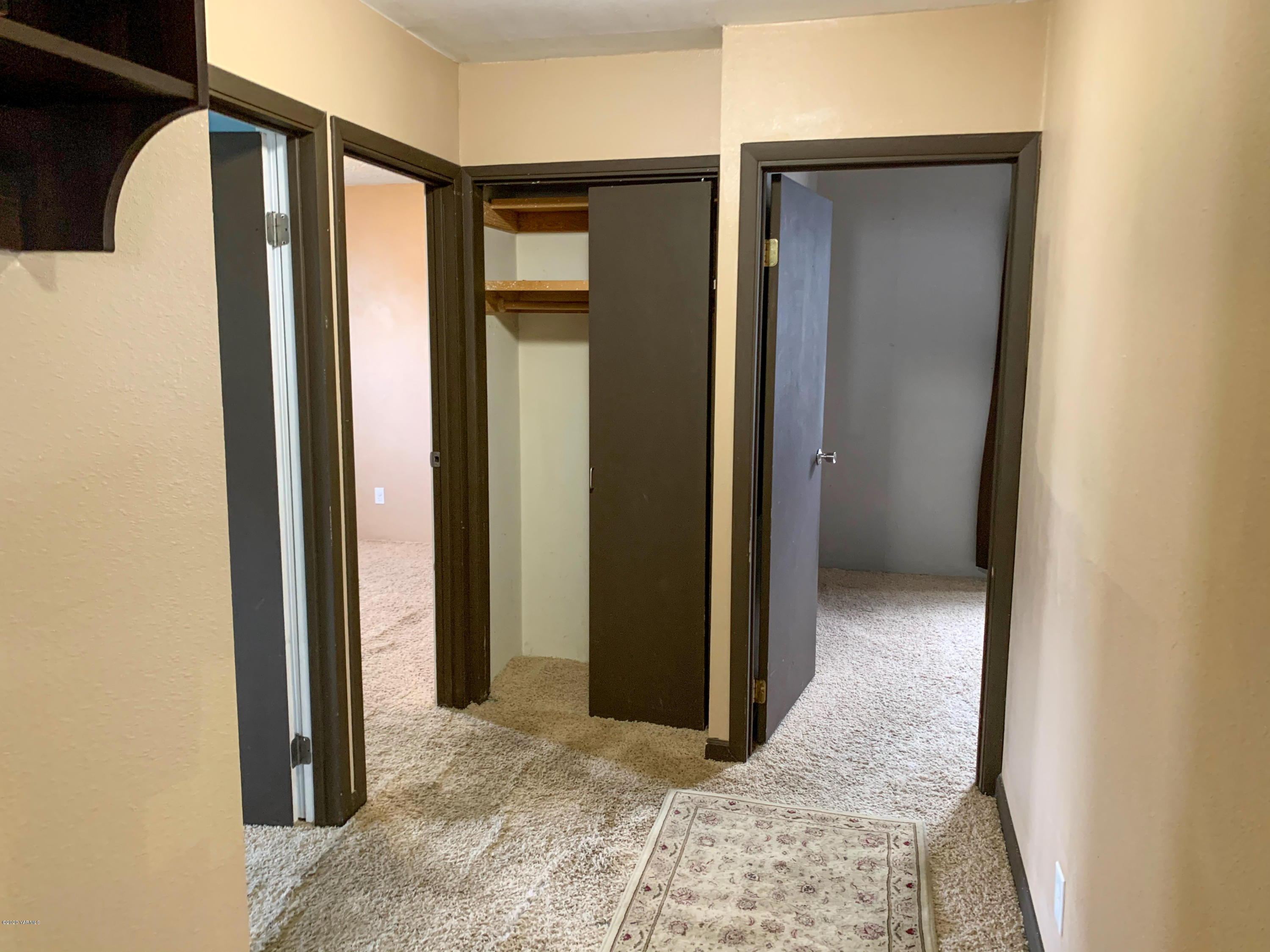 803 Speyers Road Selah, WA 98942 - Photo 26 of 38 a view of entryway with interior