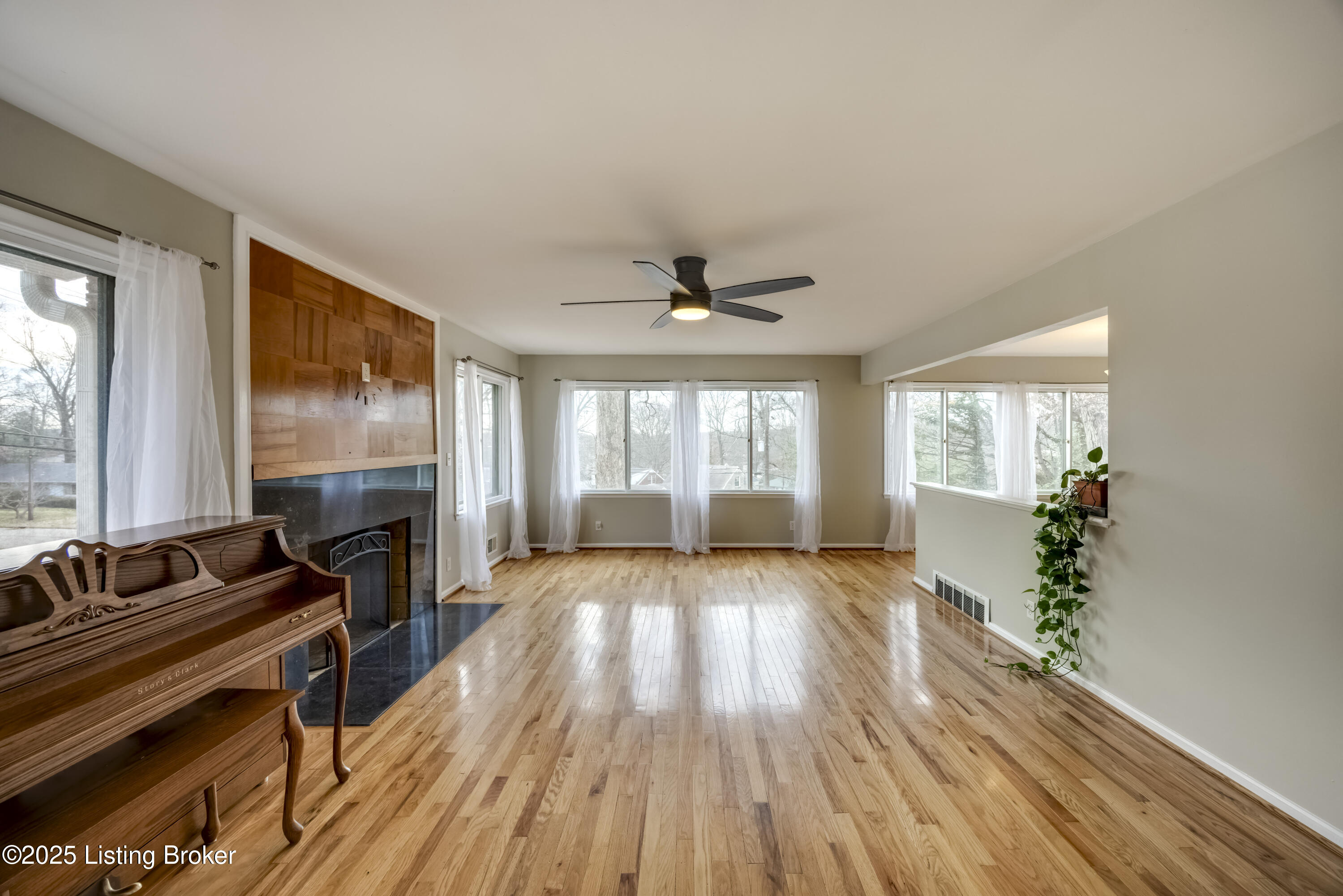 609 Wilderness Road Louisville, KY 40214 - Photo 9 of 65 2Y0A6411-A