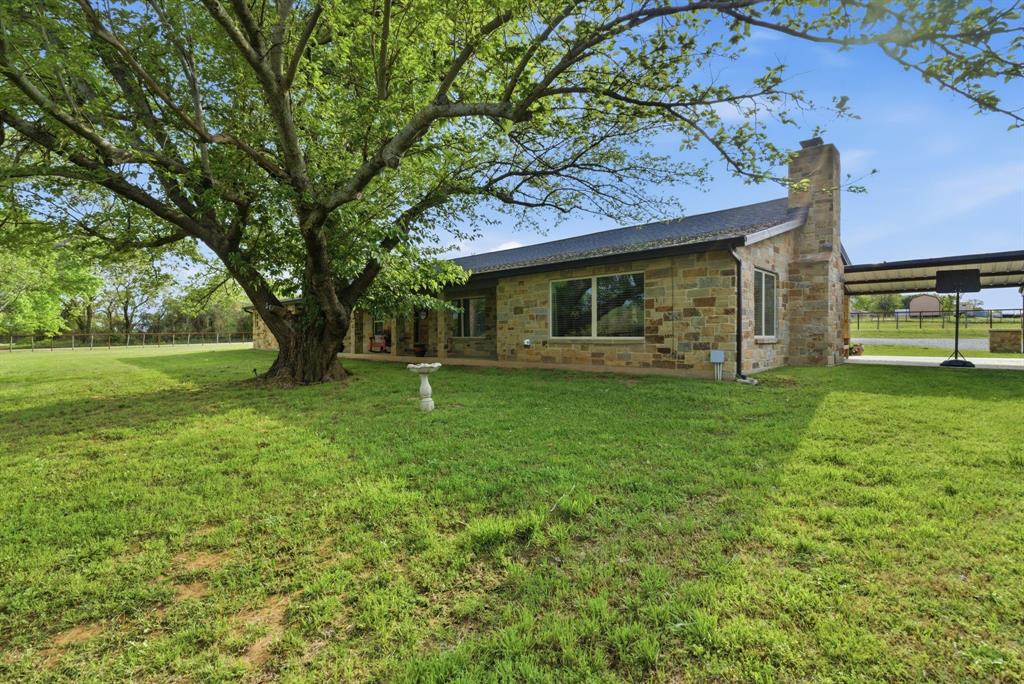 187 County Road 4195 Decatur, TX 76234 - Photo 35 of 40 front view of a house with a yard