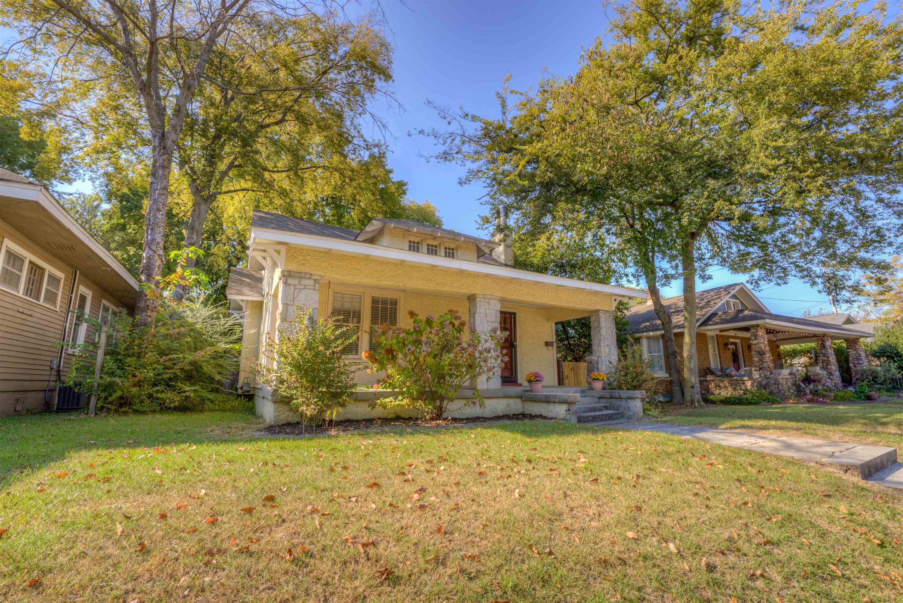 191 Lemaster Street Memphis, TN 38104 - Photo 27 of 27 View of front of property with a front lawn and a porch