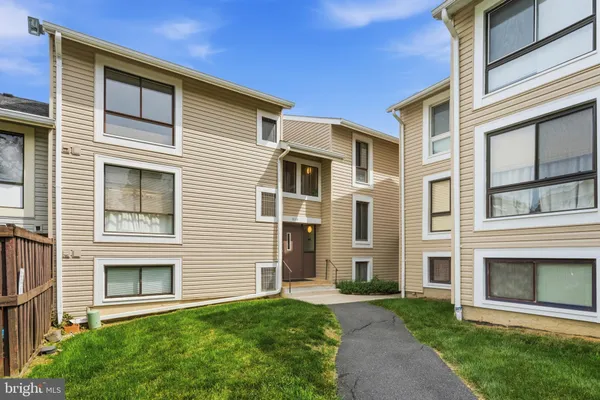 $2,300 | 8604 Village Way, Unit 4/8604F, Alexandria, VA 22309
