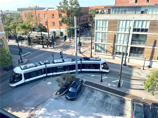 $169,500 | 509 Delaware Street, Unit 402, Kansas City, MO 64105