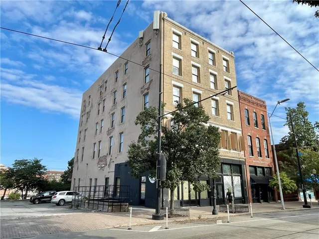 $169,500 | 509 Delaware Street, Unit 402, Kansas City, MO 64105