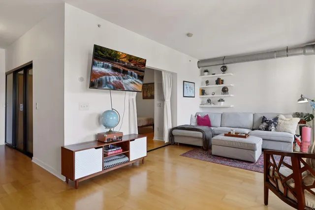 $1,595 | 15 East Franklin Avenue, Unit 309, Minneapolis, MN 55404