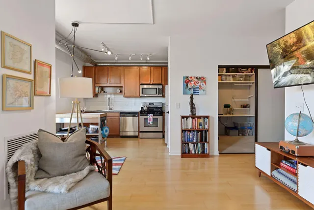 $1,595 | 15 East Franklin Avenue, Unit 309, Minneapolis, MN 55404