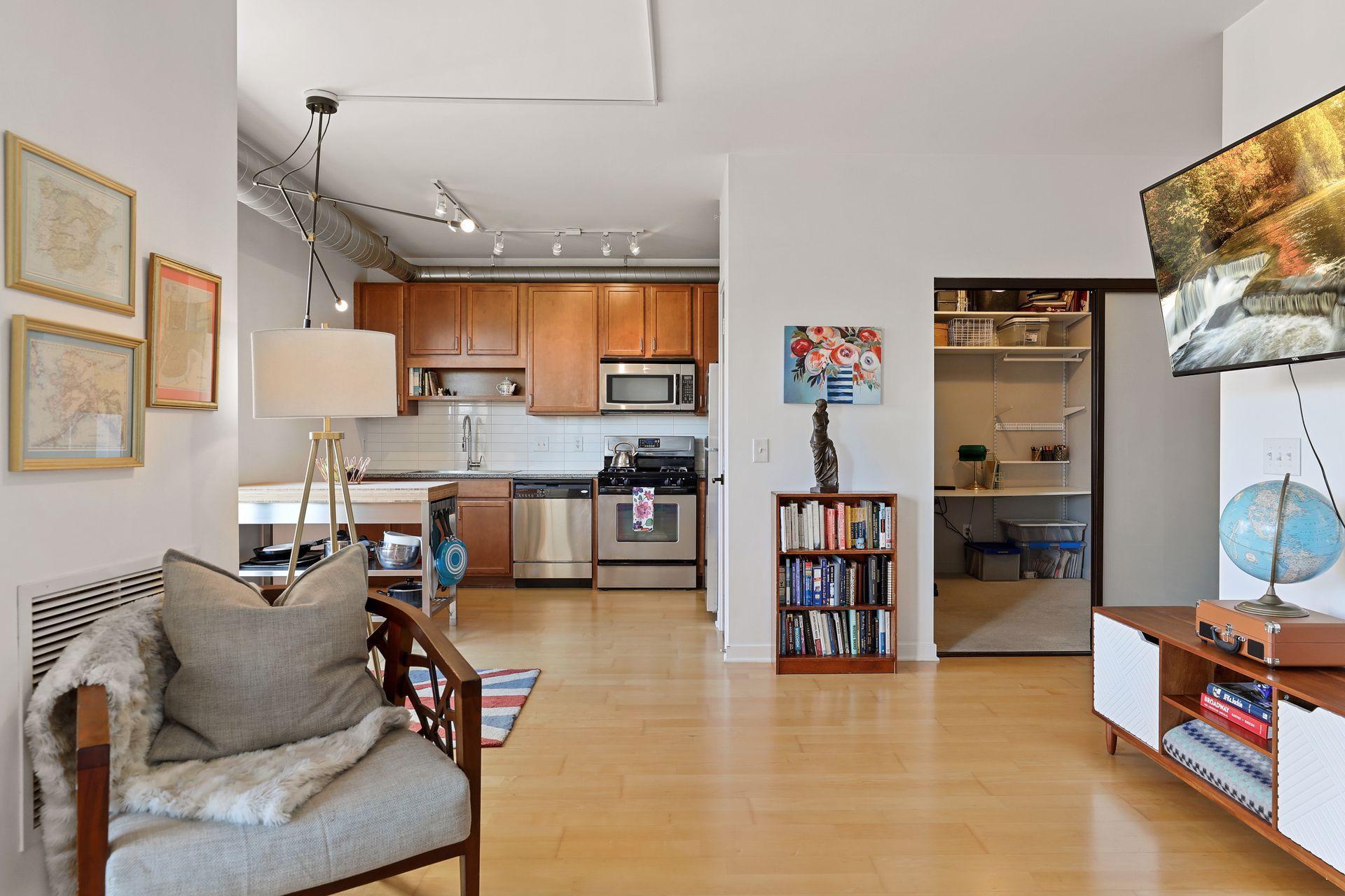 15 East Franklin Avenue, Unit 309 Minneapolis, MN 55404 - Photo 8 of 27