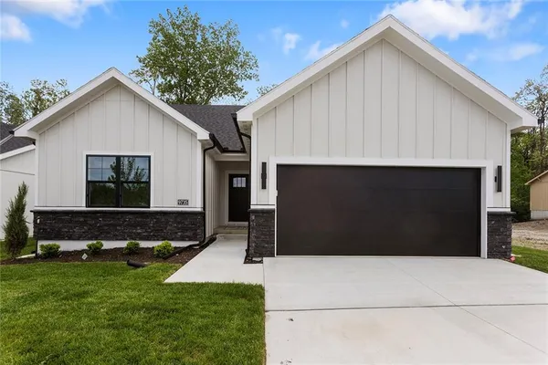 $599,900 | 9735 North Lucerne Avenue, Kansas City, MO 64154