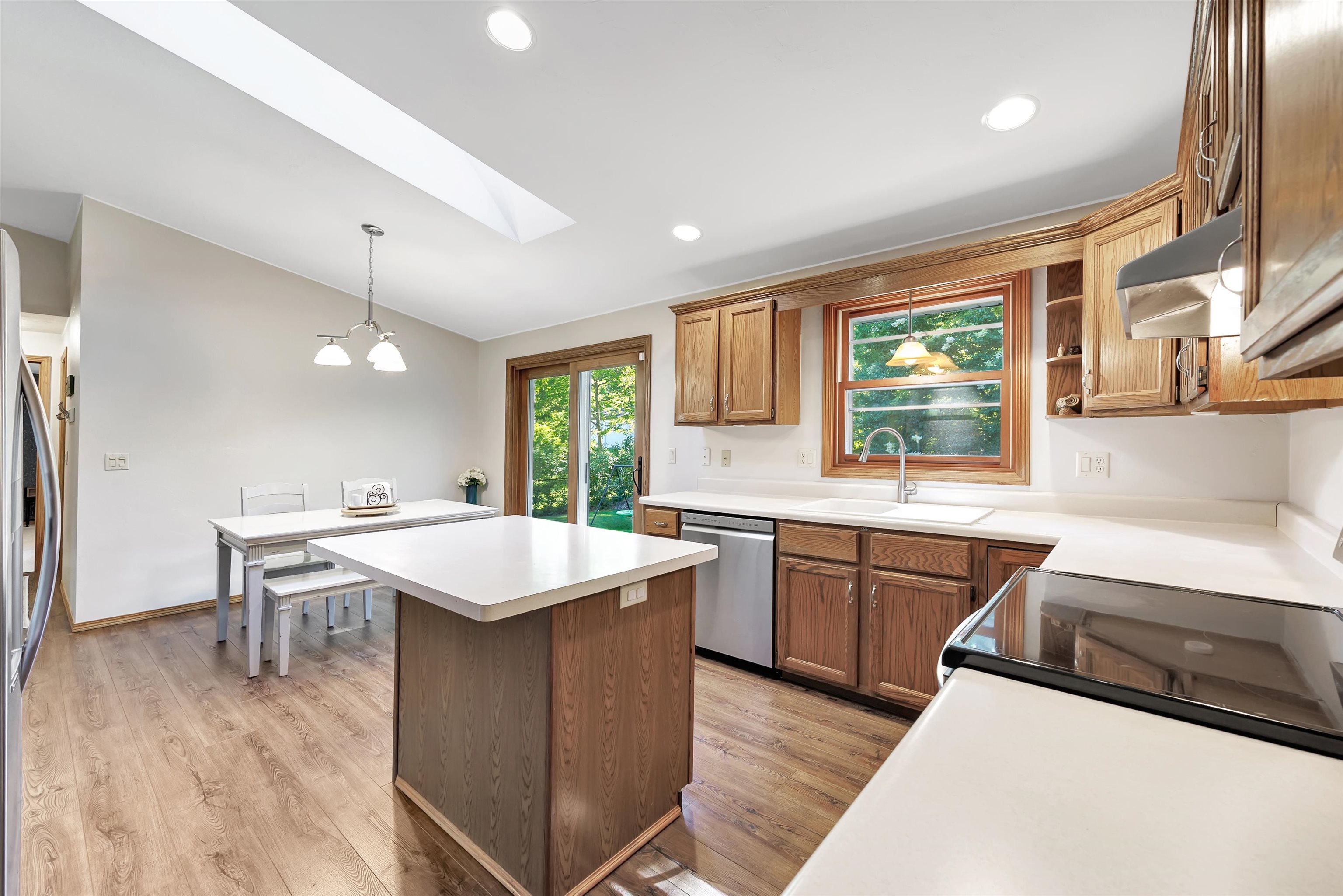 2035 South Point Road Green Bay, WI 54313 - Photo 11 of 36
