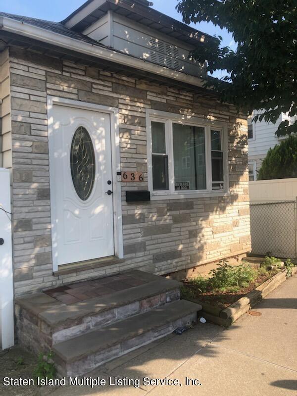 636 Richmond Road Staten Island, NY 10304 - Photo 3 of 13 IMG_1375