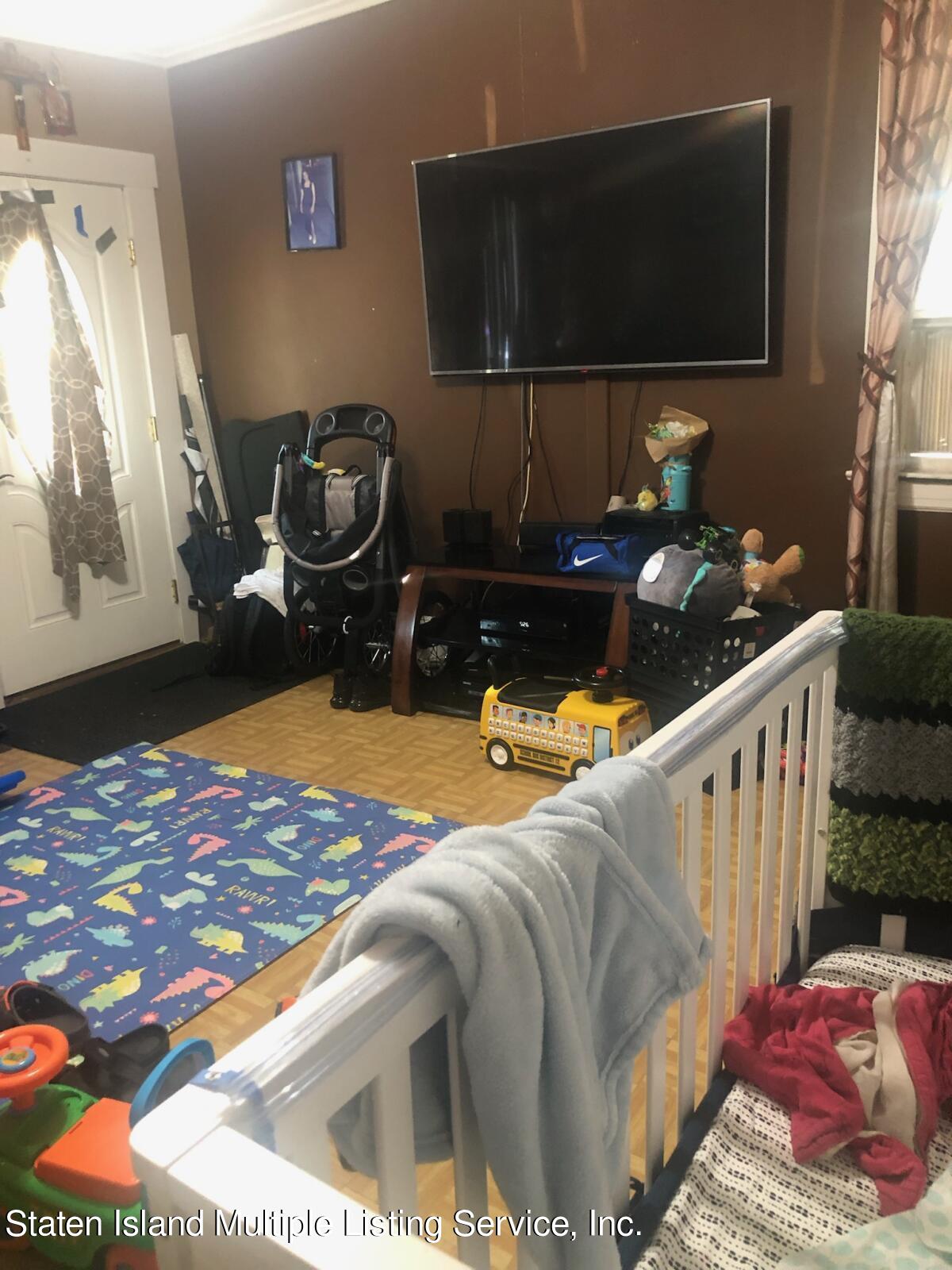 636 Richmond Road Staten Island, NY 10304 - Photo 5 of 13 Living Room