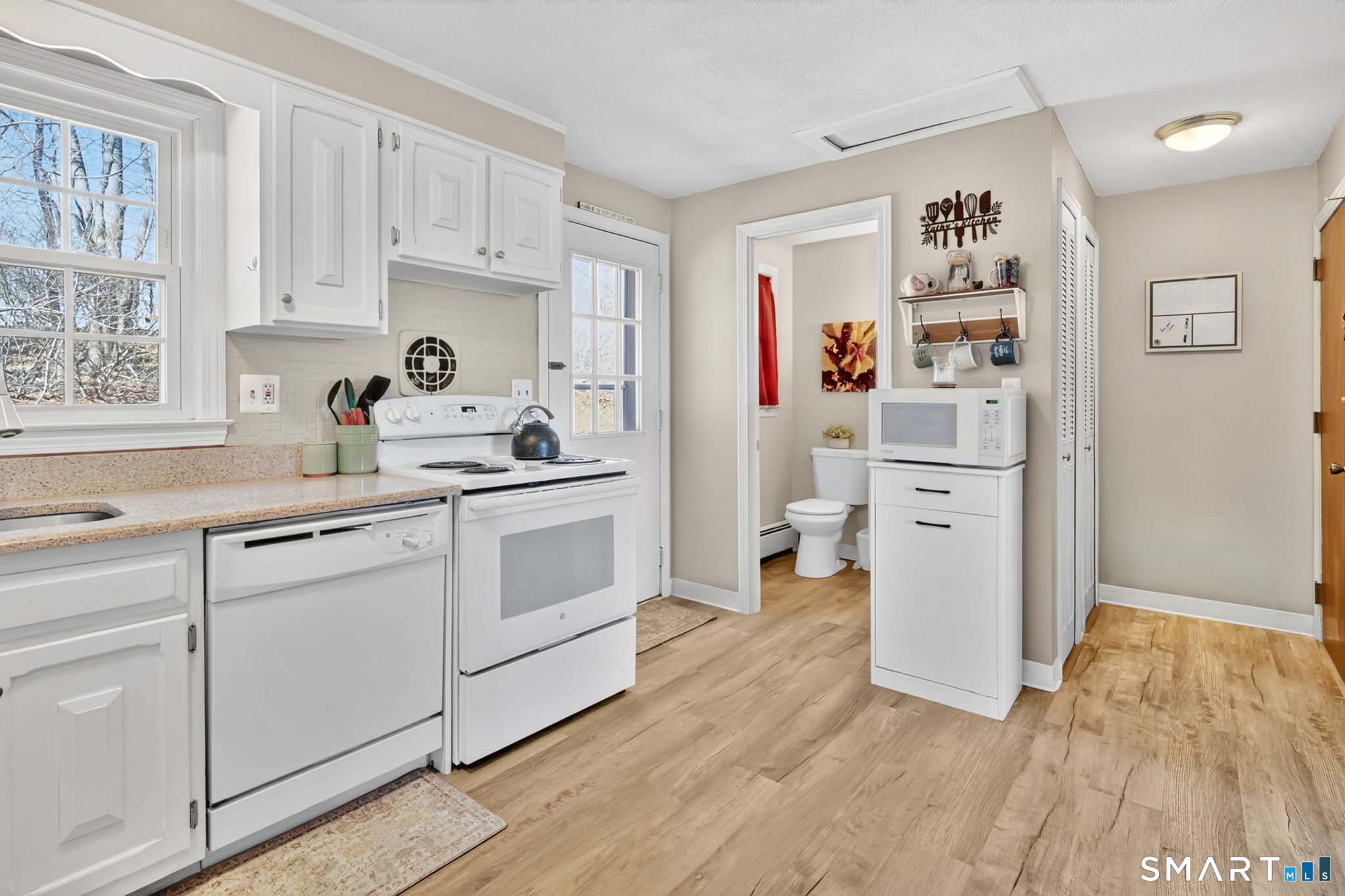 201 Regan Road, Unit 30B Vernon, CT 06066 - Photo 3 of 30