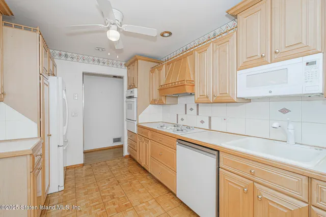 $738,500 | 156 Figurea Avenue | Eltingville