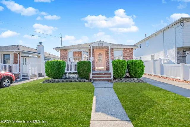 $738,500 | 156 Figurea Avenue | Eltingville