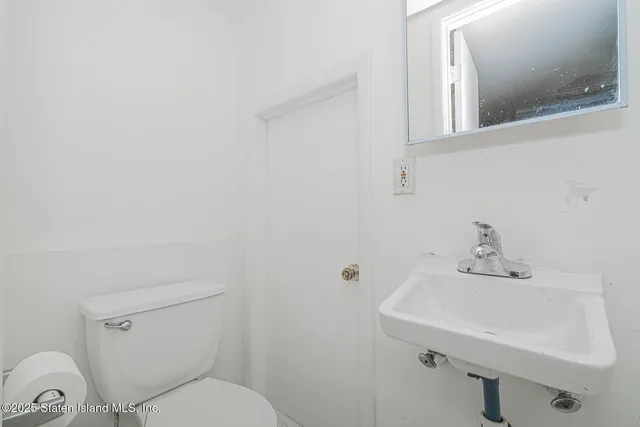 $738,500 | 156 Figurea Avenue | Eltingville