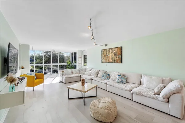 $289,900 | 4261 West Palm Aire Drive, Pompano Beach, FL 33069