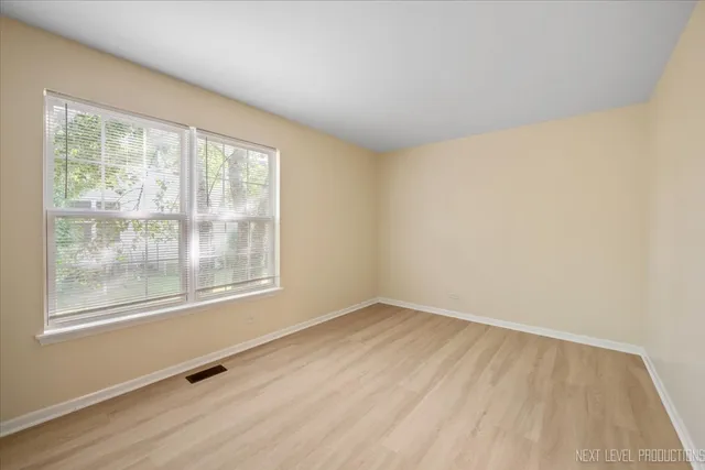 $450,000 | 438 West Meadow Mist Lane, Round Lake, IL 60073