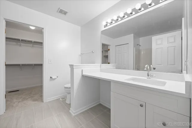 $450,000 | 438 West Meadow Mist Lane, Round Lake, IL 60073