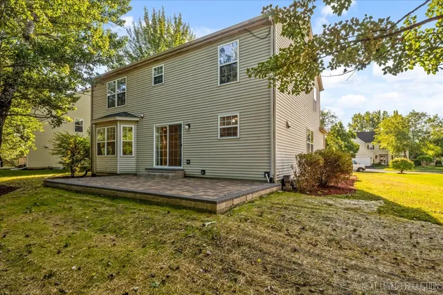 $450,000 | 438 West Meadow Mist Lane, Round Lake, IL 60073