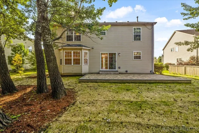 $450,000 | 438 West Meadow Mist Lane, Round Lake, IL 60073