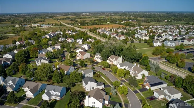 $450,000 | 438 West Meadow Mist Lane, Round Lake, IL 60073