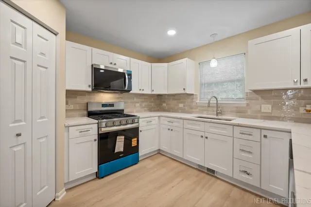 $450,000 | 438 West Meadow Mist Lane, Round Lake, IL 60073